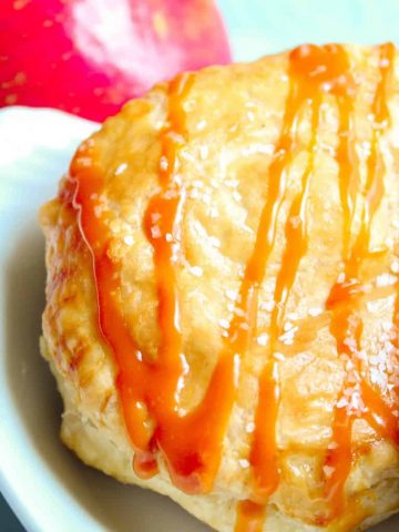 Puff pastry drizzled with caramel sauce with red apple on the side