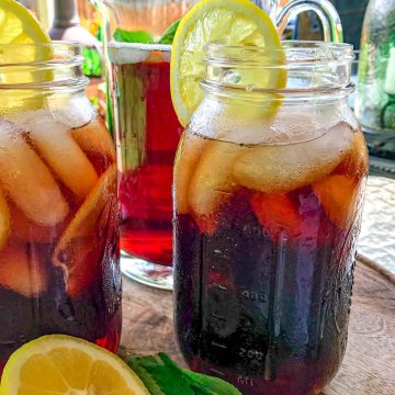 Mason jars full of iced tea with lemon on patio table