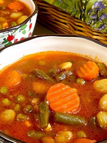Bowl of vegetable soup.