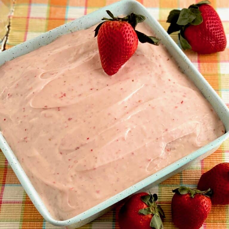 Fresh Strawberry Cake without Gelatin