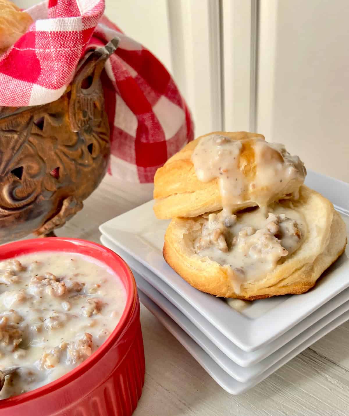 Sausage gravy on bisquit.