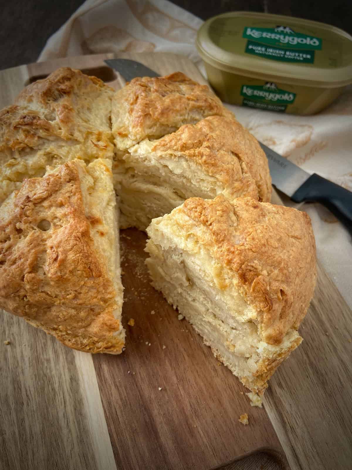 Sliced Irish soda bread on cutting board.